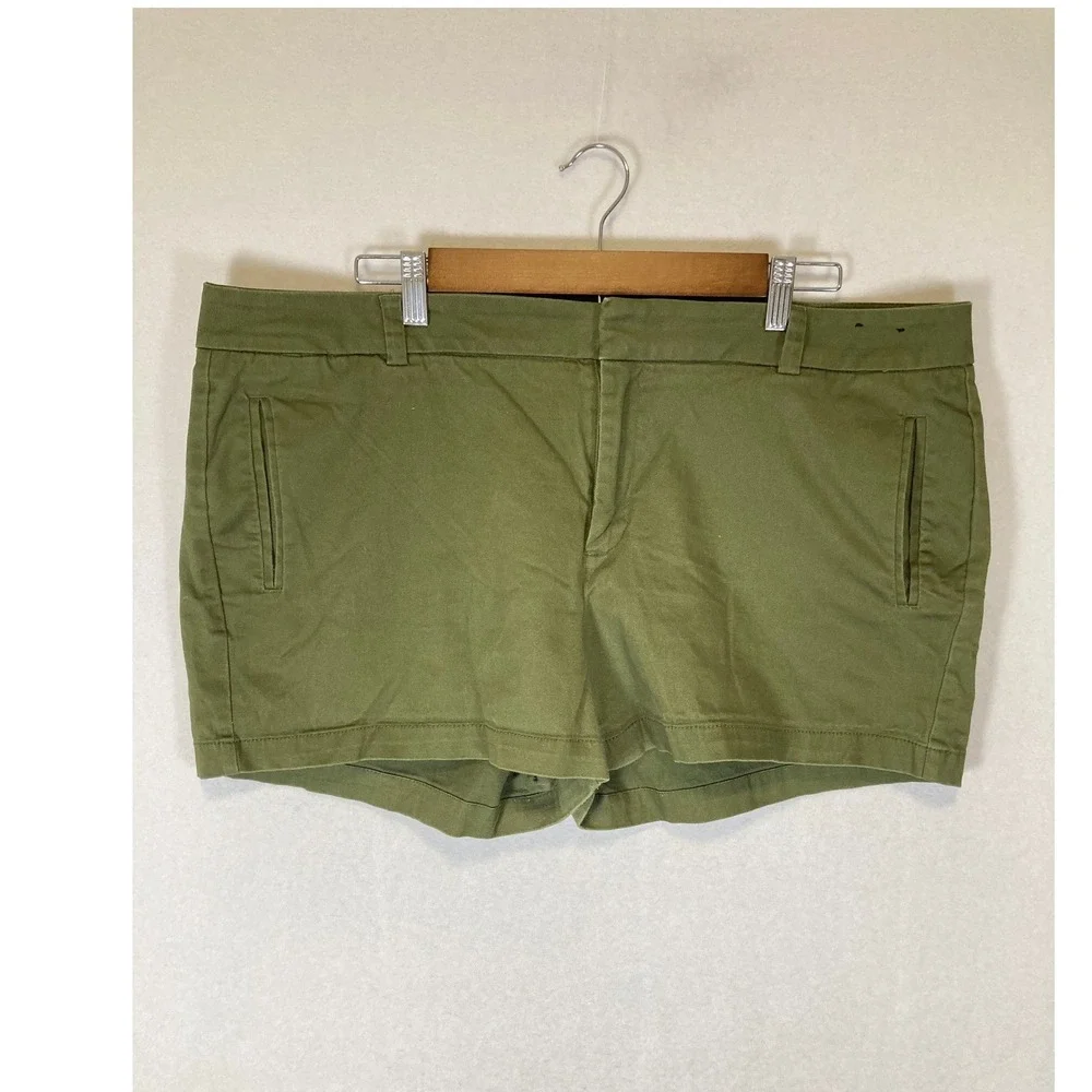 Safari Chic a.n.a Women 18 Olive Green Twill Stretch Mid Rise Chino‎ Shorts